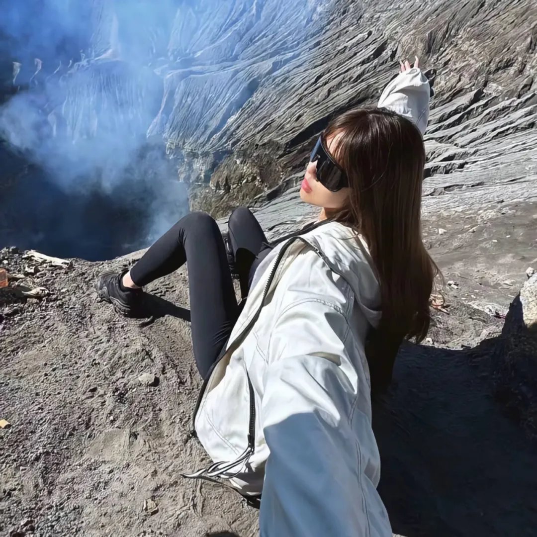 落在香杉树的雪花